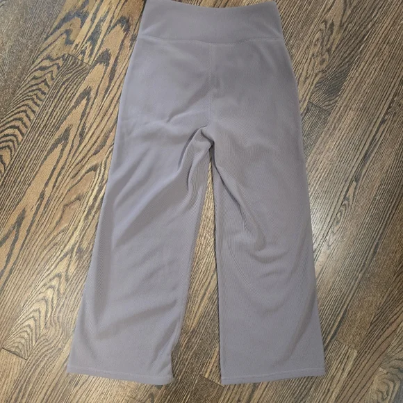 🌟7/25$ MOVE THEOLOGY Ribbed Crossover Waist Mid Rise Flare Yoga Capri - Picture 6 of 6